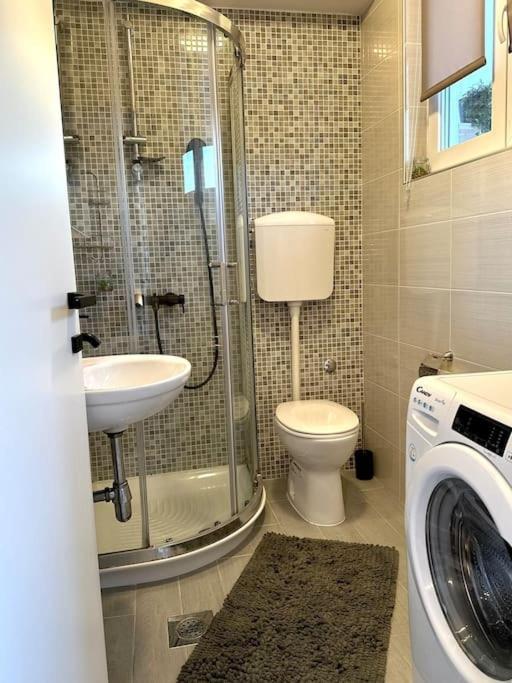 Apartma Cozy With Sunny Terrace Dubrovnik