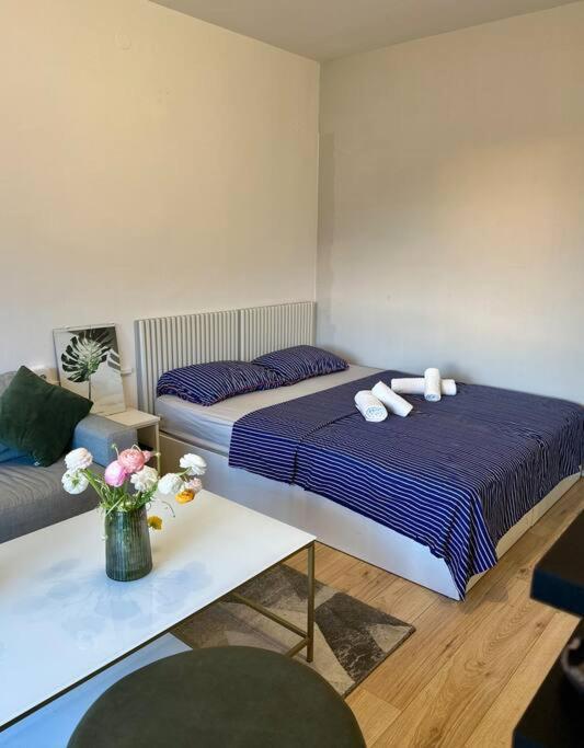 Cozy With Sunny Terrace Apartma