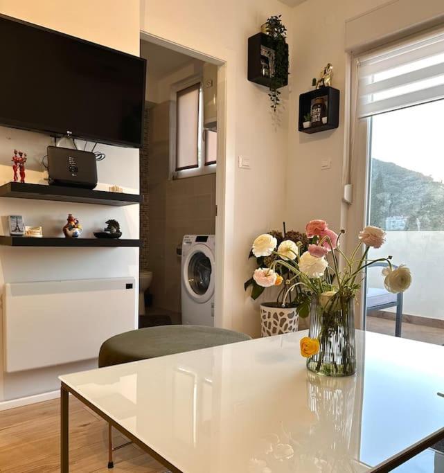 Apartma Cozy With Sunny Terrace *