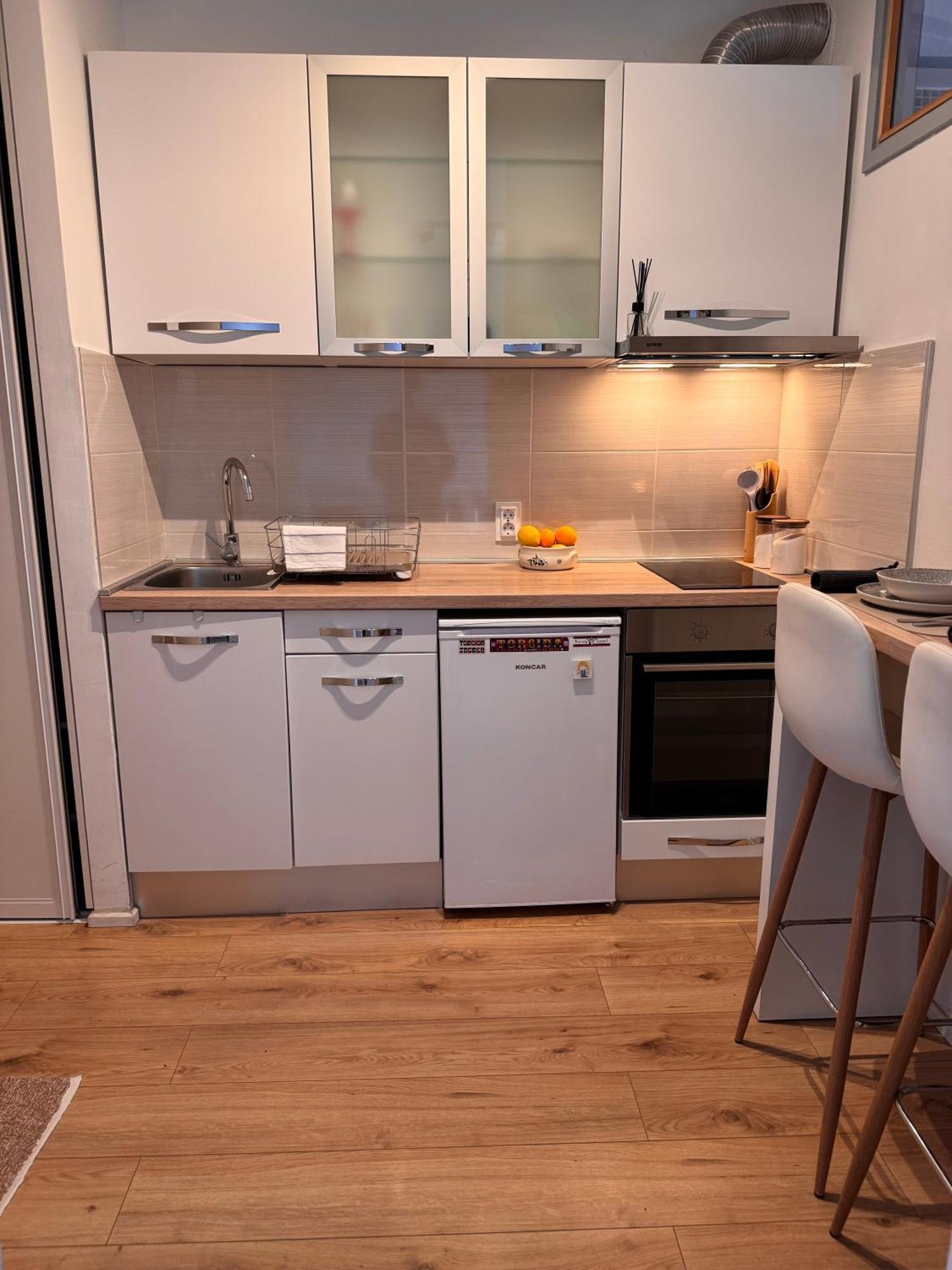 Cozy With Sunny Terrace Apartma