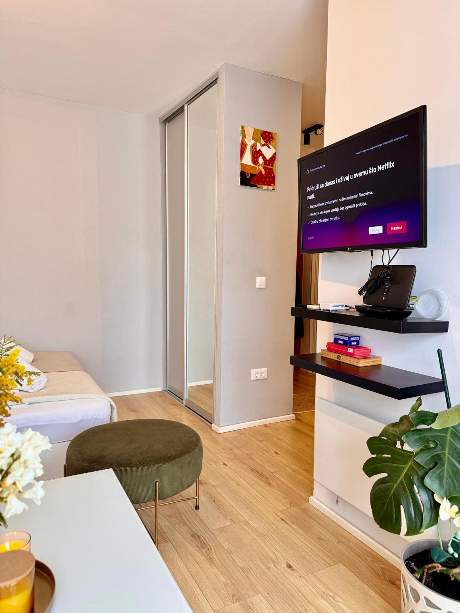 Apartma Cozy With Sunny Terrace *